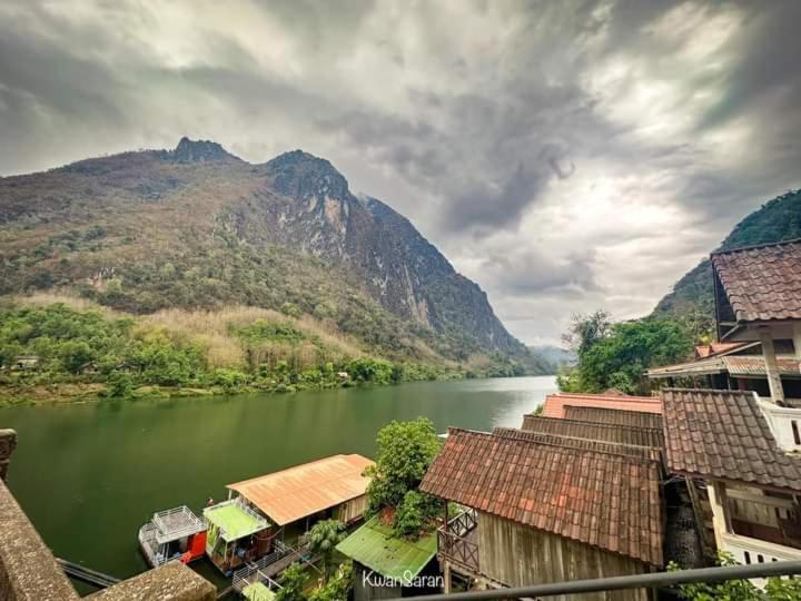 Готель Cam U View Bungalow Nong Khiaw Екстер'єр фото