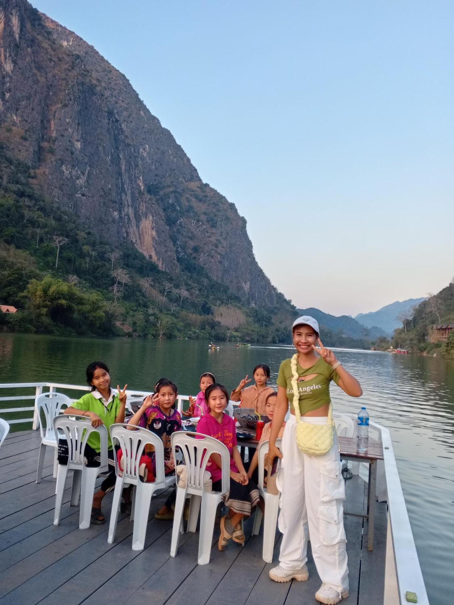 Готель Cam U View Bungalow Nong Khiaw Екстер'єр фото