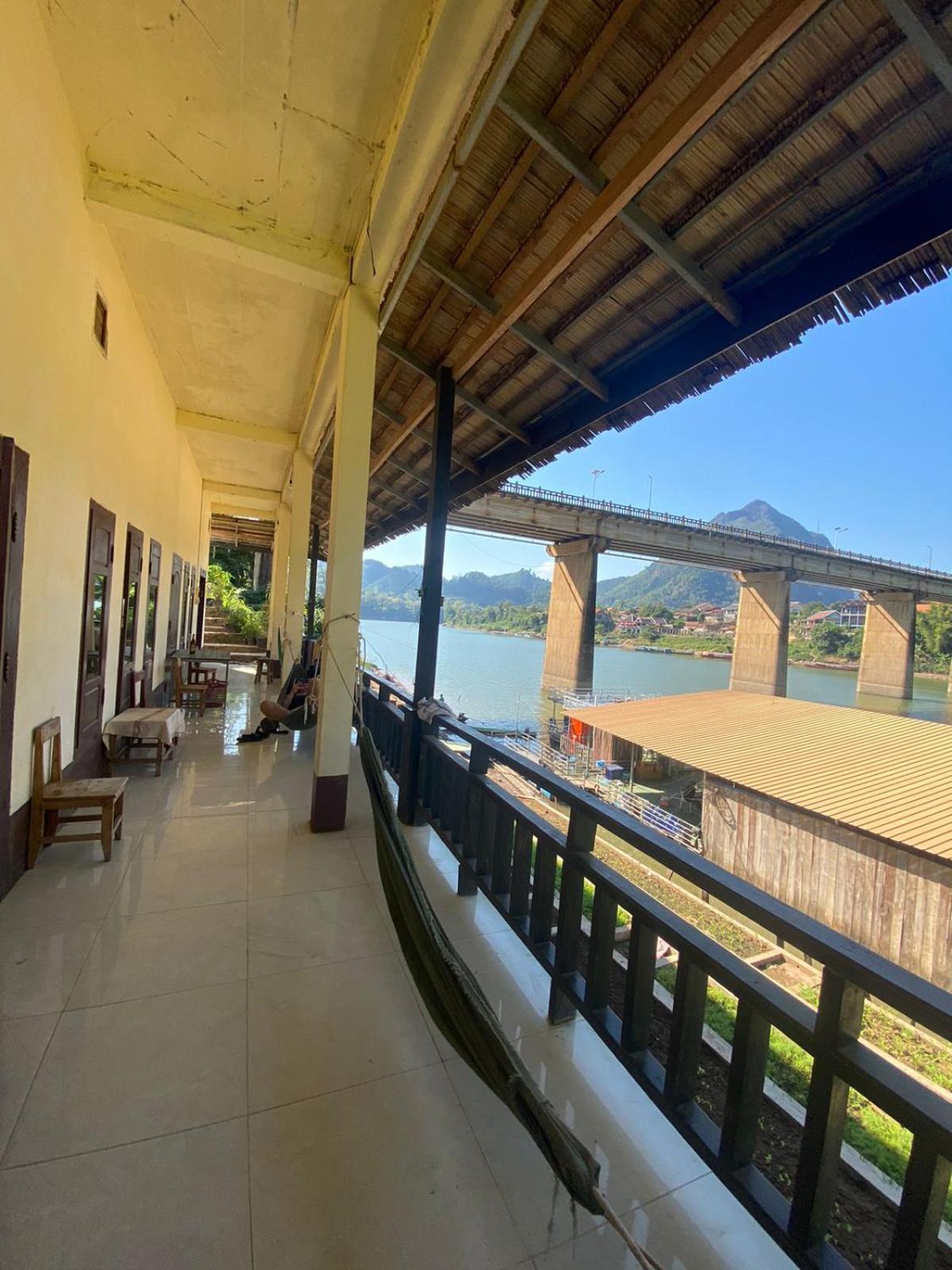 Готель Cam U View Bungalow Nong Khiaw Екстер'єр фото