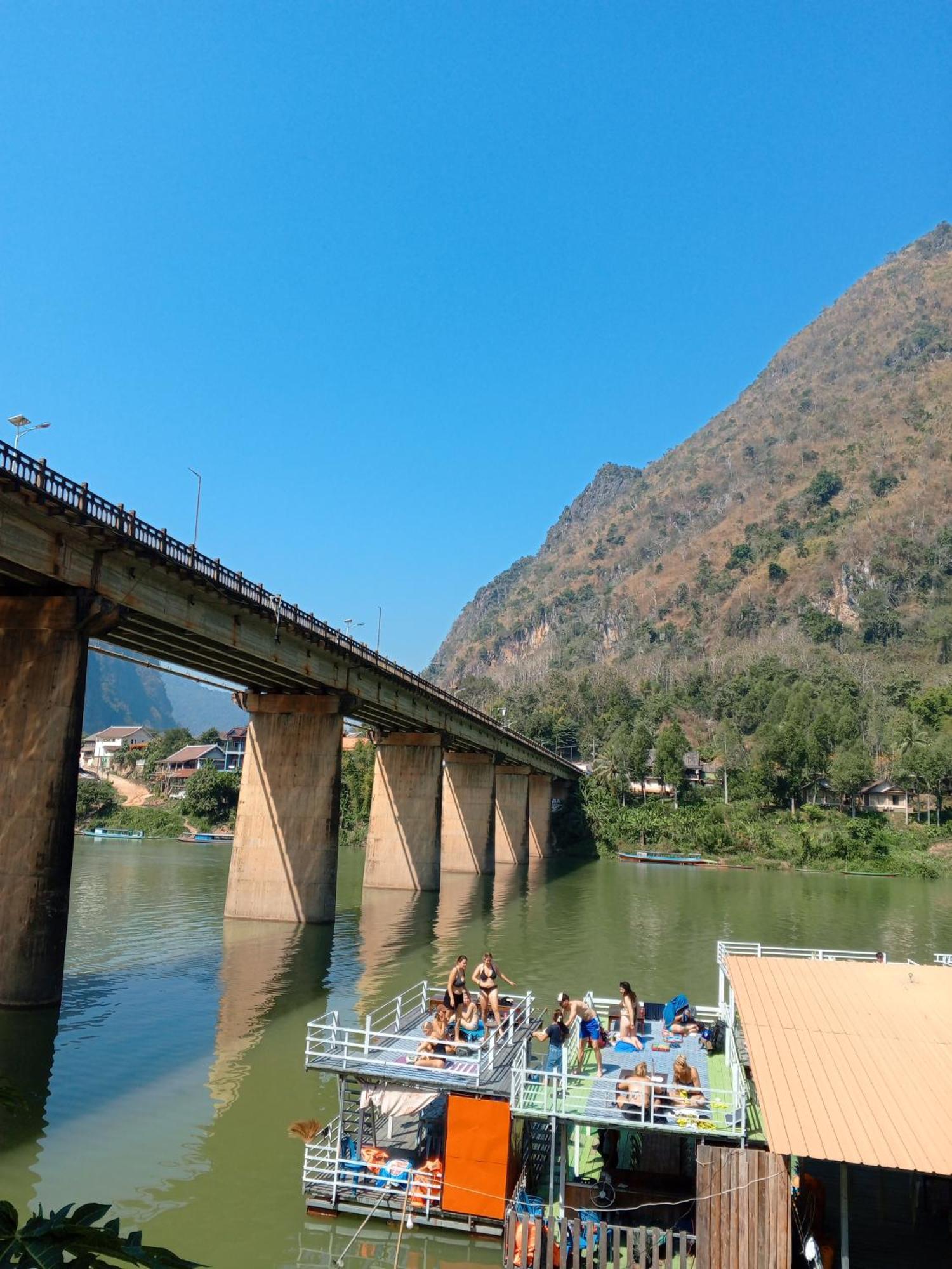 Готель Cam U View Bungalow Nong Khiaw Екстер'єр фото