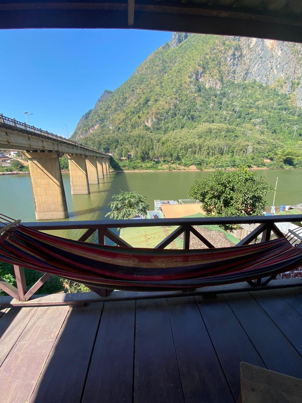 Готель Cam U View Bungalow Nong Khiaw Екстер'єр фото