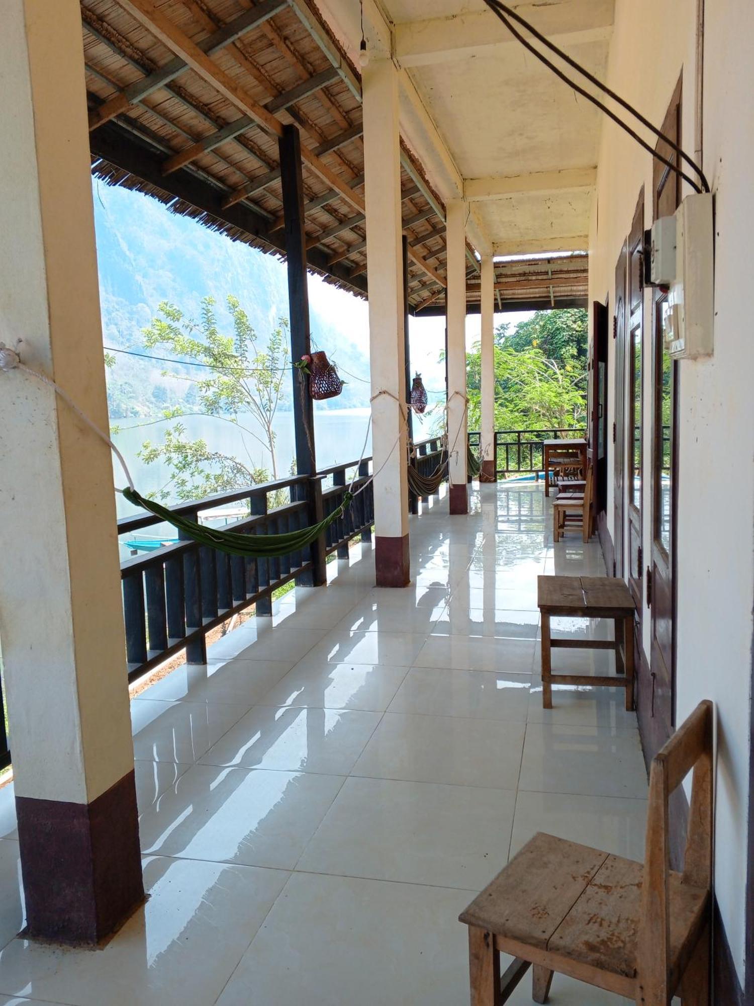 Готель Cam U View Bungalow Nong Khiaw Екстер'єр фото