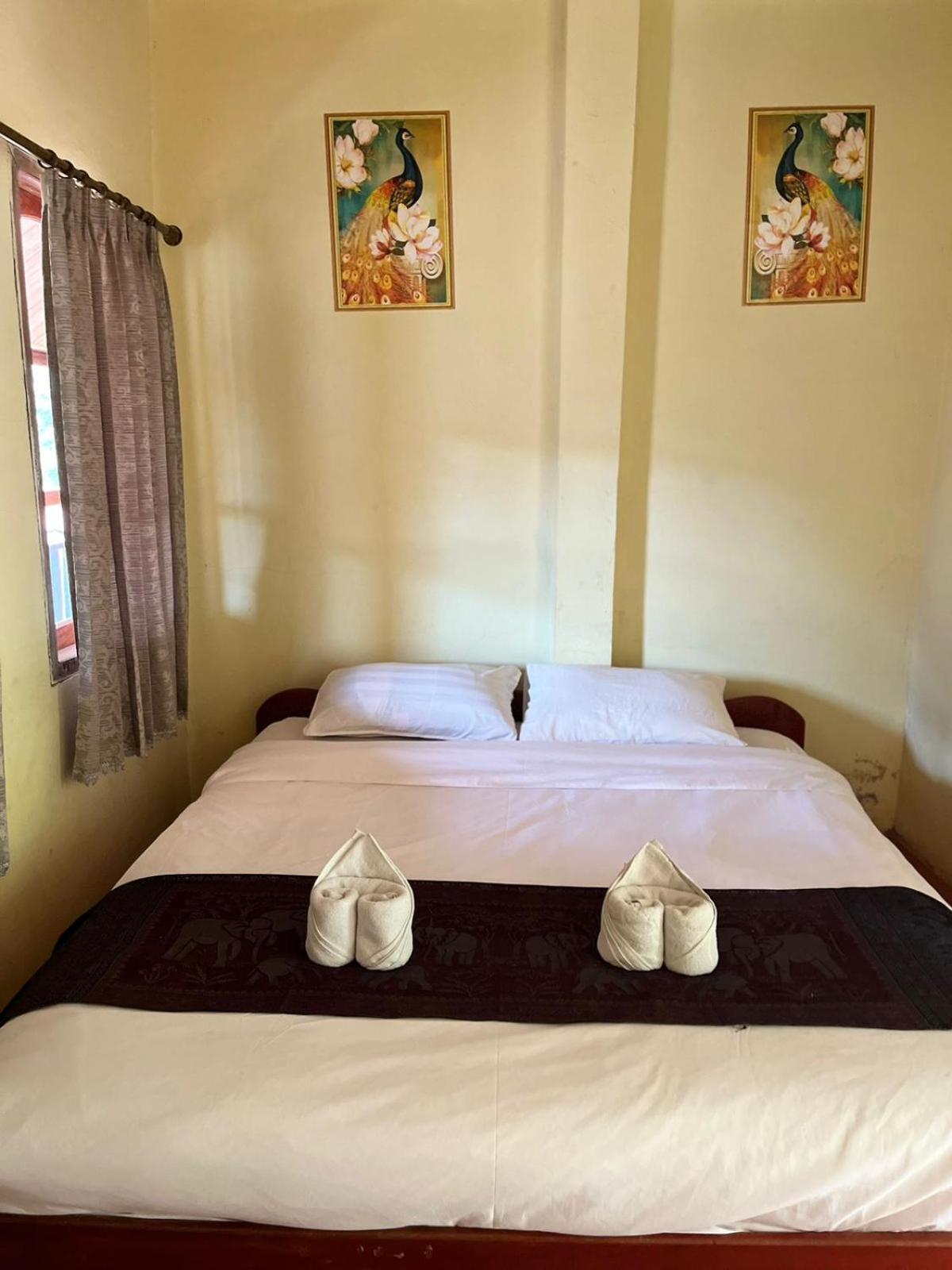 Готель Cam U View Bungalow Nong Khiaw Екстер'єр фото