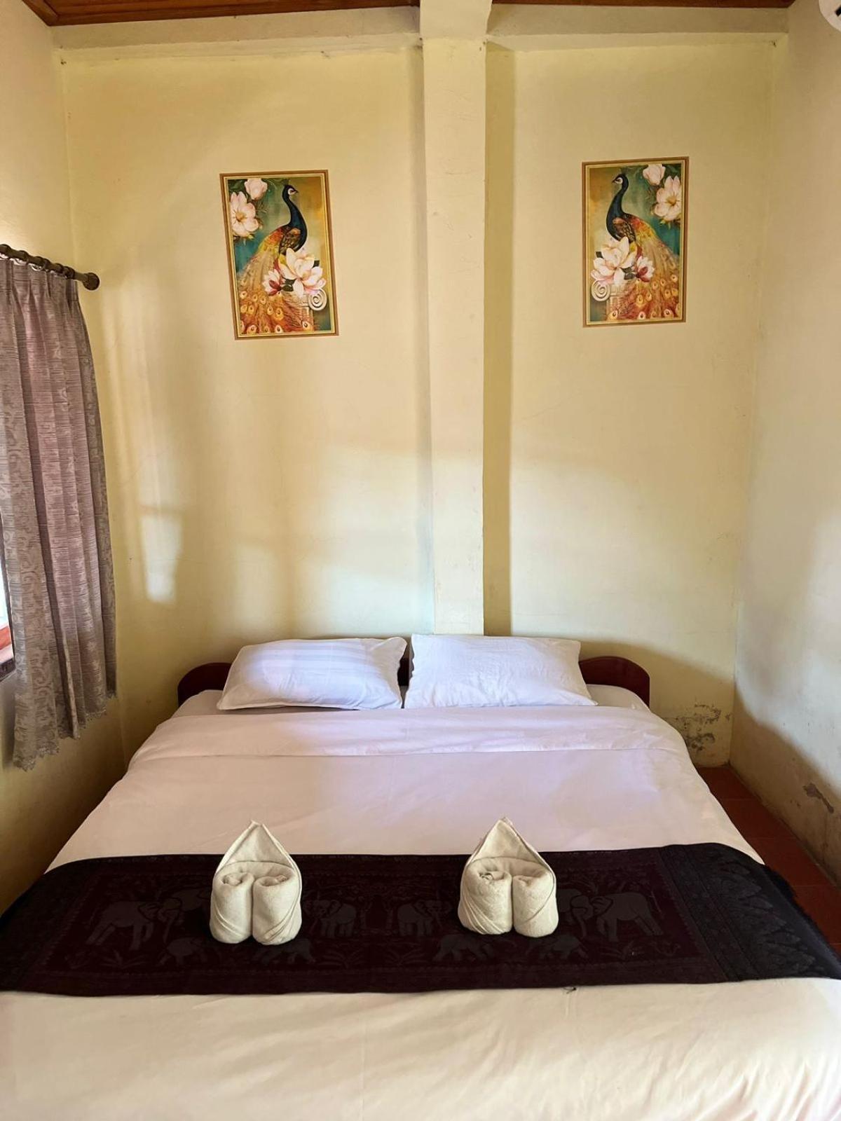 Готель Cam U View Bungalow Nong Khiaw Екстер'єр фото