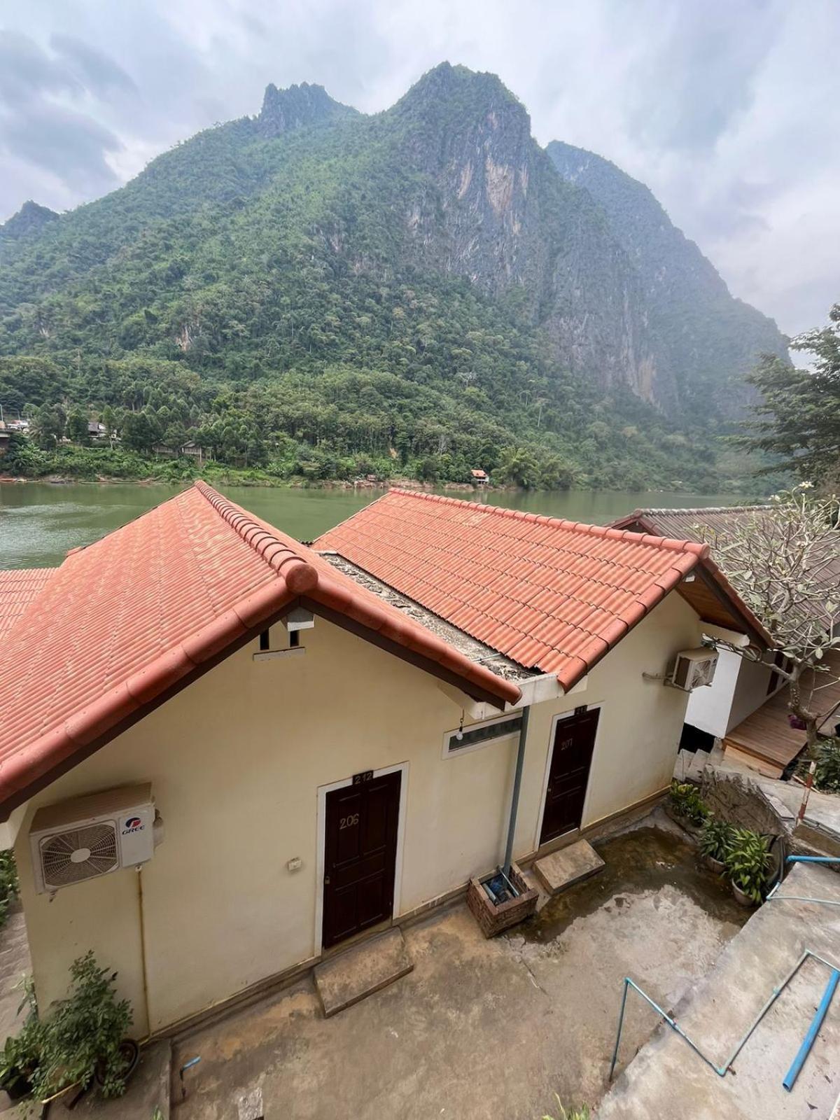 Готель Cam U View Bungalow Nong Khiaw Екстер'єр фото