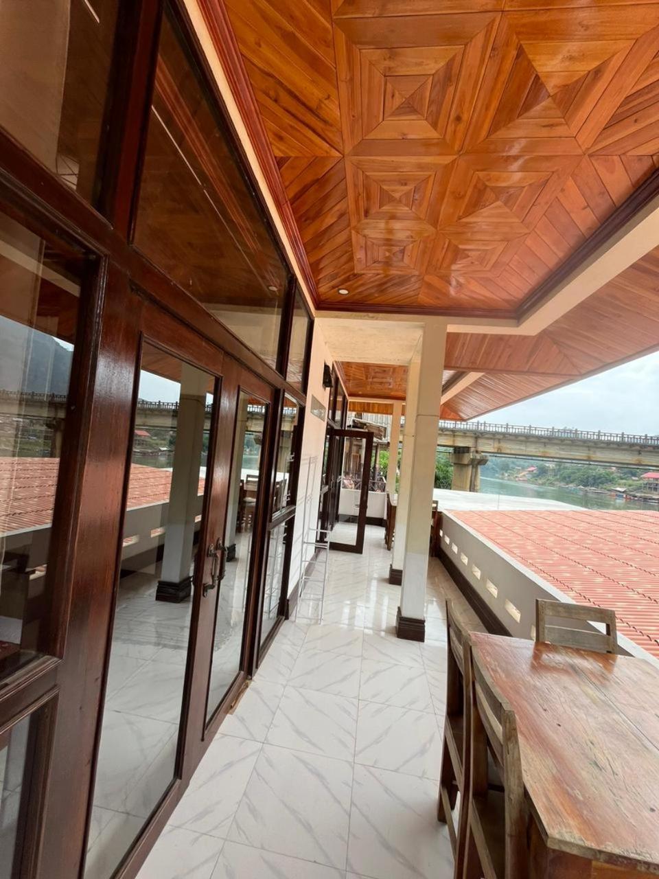 Готель Cam U View Bungalow Nong Khiaw Екстер'єр фото