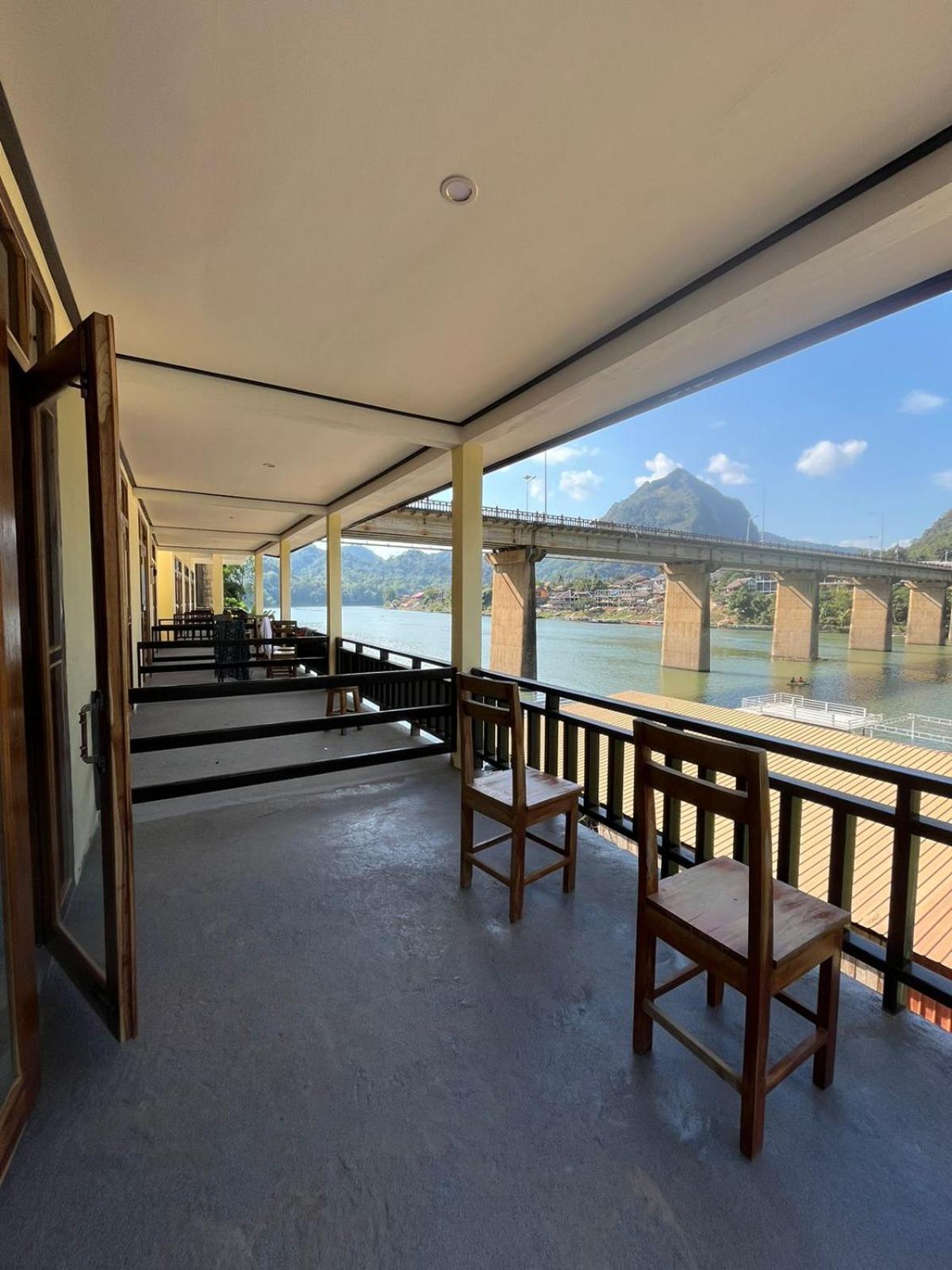 Готель Cam U View Bungalow Nong Khiaw Екстер'єр фото