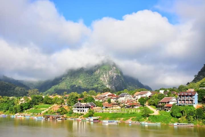 Готель Cam U View Bungalow Nong Khiaw Екстер'єр фото