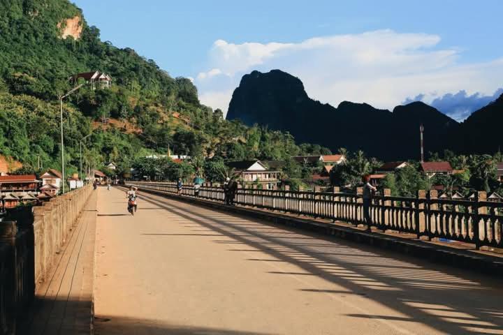 Готель Cam U View Bungalow Nong Khiaw Екстер'єр фото