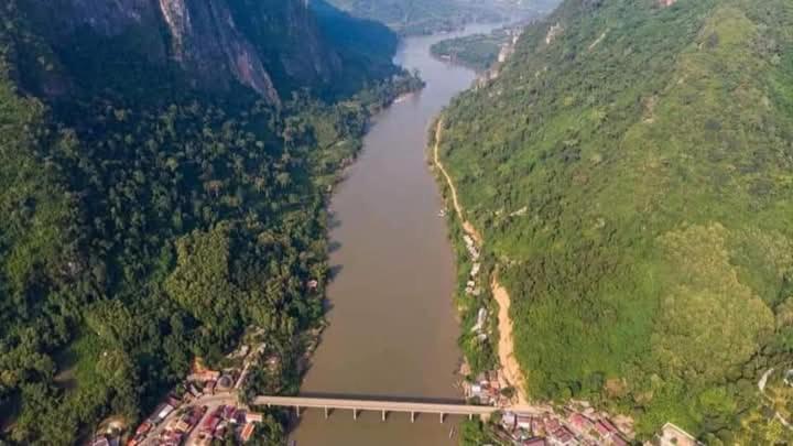 Готель Cam U View Bungalow Nong Khiaw Екстер'єр фото